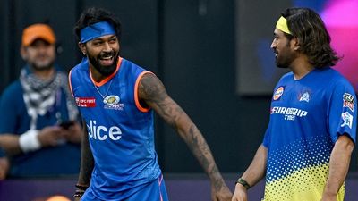 MI vs CSK Match Prediction: पिछली हार का बदला लेने के लिए बेकरार मुंबई इंडियंस, लेकिन धोनी के खिलाफ आसान नहीं होगी पंड्या की प्लानिंग SportsTak Hindi