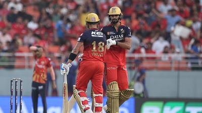 PBKS vs RCB Highlights, IPL 2025 : 48 घंटे में RCB ने पंजाब से लिया बदला, विराट कोहली की ताबड़तोड़ बैटिंग से अय्यर की टीम को उसके घर में सात विकेट से हराया Virat Kohli of Royal Challengers Bengaluru