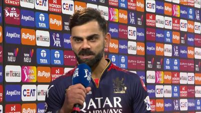 एमएस धोनी के बाद विराट कोहली ने प्लेयर ऑफ दी मैच चुने जाने पर उठाए सवाल, बोले- ये अवार्ड तो... SportsTak Hindi