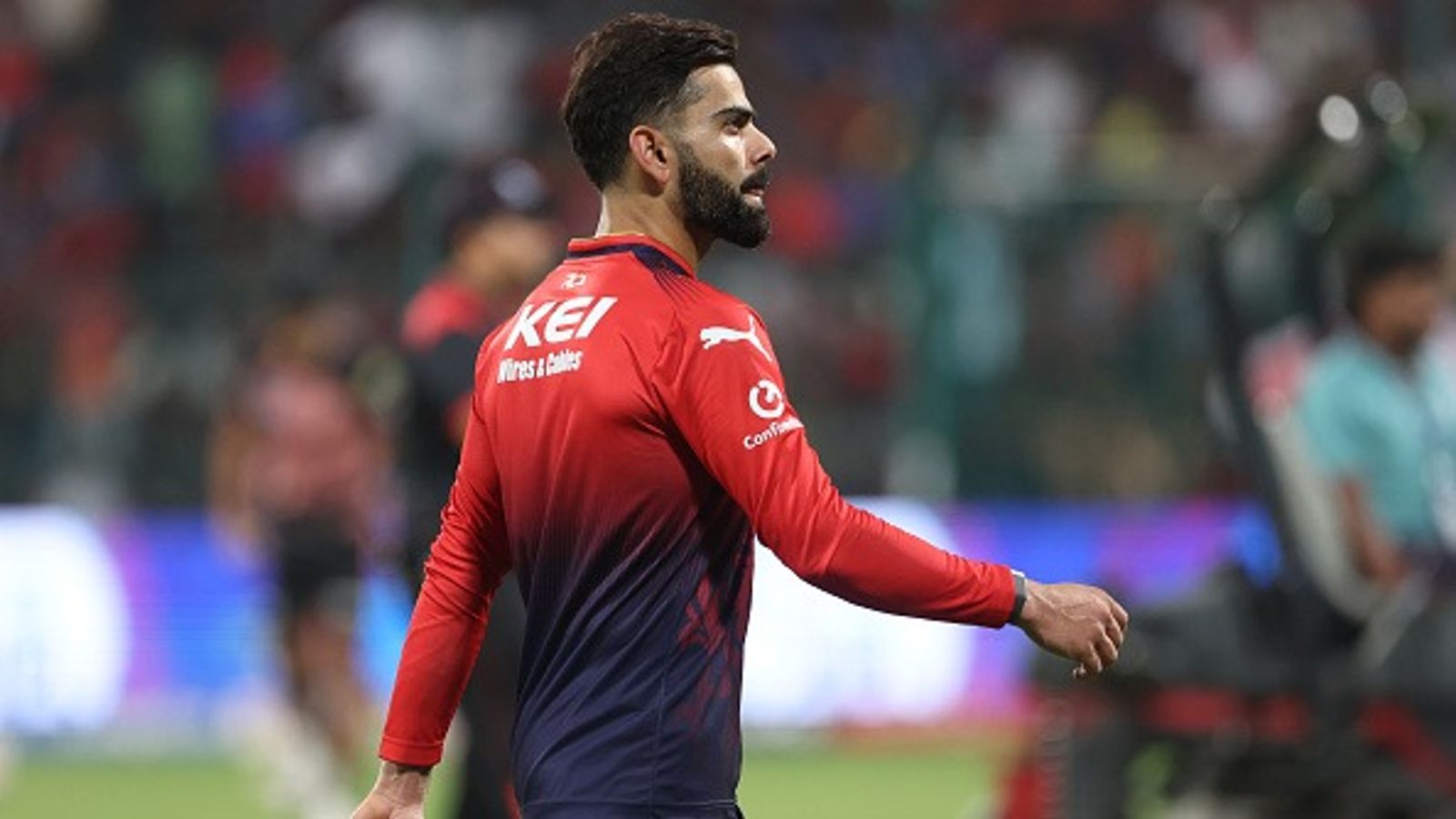 विराट कोहली ने टी20 में अपनी धीमी बल्लेबाजी पर तोड़ी चुप्पी, कहा - अगर मैं तेजी से रन... विराट कोहली ने टी20 में अपनी धीमी बल्लेबाजी पर तोड़ी चुप्पी, कहा - अगर मैं तेजी से रन...