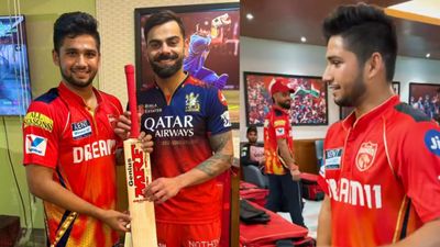 'मैं तो विराट भैया के आगे रो दिया', सरफराज खान के भाई मुशीर को मिला कोहली का बल्ला, कहा - टूटा बैट भी है तो...VIDEO Virat Kohli and Musheer Khan