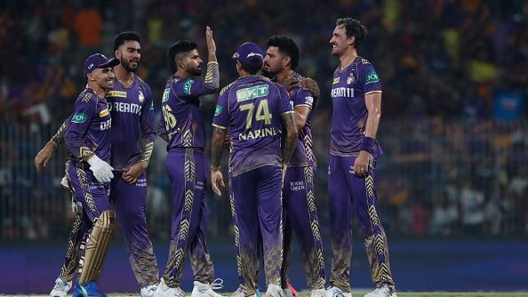 'KKR के घरेलू मैचों में इन कमेंटेटर्स को मत देना काम', ईडन गार्डन्स क्यूरेटर की आलोचना पर भड़की बंगाल क्रिकेट एसोसिएशन, BCCI से शिकायत