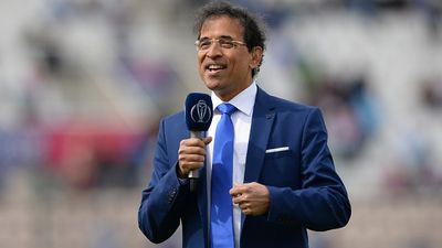 हर्षा भोगले को क्या KKR vs GT मैच की कॉमेंट्री से निकला गया? स्टार कमेंटेटर ने तोड़ी चुप्पी, सामने आकर खुद बताई पूरी सच्चाई SportsTak Hindi