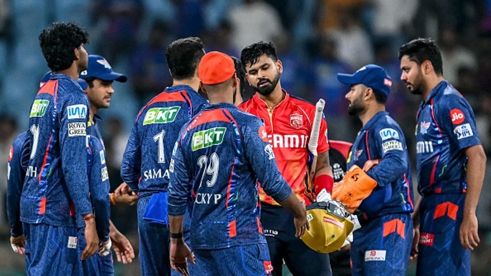 IPL 2025 के इस मैच को लेकर मची ऐसी लूट, आधे घंटे में ही खत्म हो गई सारी टिकटें IPL 2025 के इस मैच को लेकर मची ऐसी लूट, आधे घंटे में ही खत्म हो गई सारी टिकटें