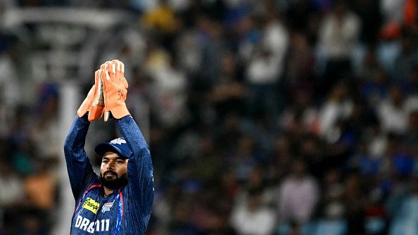 'युवा खिलाड़ियों के पीछे मत छुपो', ऋषभ पंत को फैंस ने किया ट्रोल, नंबर 7 पर उतरा कप्तान, 2 बॉल खेल डक पर चला गया पवेलियन