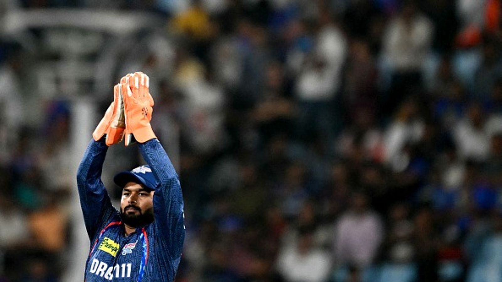 'युवा खिलाड़ियों के पीछे मत छुपो', ऋषभ पंत को फैंस ने किया ट्रोल, नंबर 7 पर उतरा कप्तान, 2 बॉल खेल डक पर चला गया पवेलियन 'युवा खिलाड़ियों के पीछे मत छुपो', ऋषभ पंत को फैंस ने किया ट्रोल, नंबर 7 पर उतरा कप्तान, 2 बॉल खेल डक पर चला गया पवेलियन