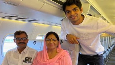 अरशद नदीम को लेकर मां बनी निशाना तो दर्द से तड़प उठे नीरज चोपड़ा, बोले- कैसे लोगों के सुर बदल जाते हैं, एक साल पहले तो... SportsTak Hindi