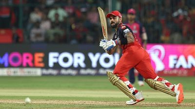 विराट कोहली ने क्या अपने करियर को लेकर गलत फैसला ले लिया? भारतीय दिग्गज ने कहा- 2026 तक खेल सकते थे, मगर... SportsTak Hindi