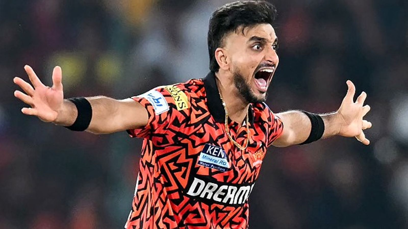 हर्षल पटेल CSK के बल्लेबाजों से स्क्वॉयर लेग और मिड विकेट पर क्यों मार खाना चाहते थे? SRH की जीत के बाद राज से उठाया पर्दा हर्षल पटेल CSK के बल्लेबाजों से स्क्वॉयर लेग और मिड विकेट पर क्यों मार खाना चाहते थे? SRH की जीत के बाद राज से उठाया पर्दा