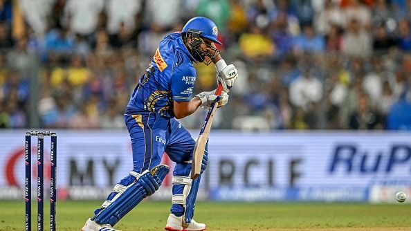 रोहित शर्मा की खराब फॉर्म के दौरान मुंबई इंडियंस के ड्रेसिंग रूम का कैसा था हाल ? बैटिंग कोच पोलार्ड ने कहा - कभी-कभी आपको बस... Mumbai Indians' Rohit Sharma in this frame