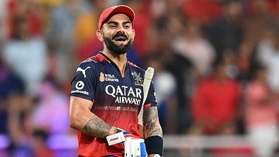 IPL 2025: कोहली की स्पिन खेलने की कमजोरी पर उठे सवाल तो बचाव में उतरे कोच, बोले- केवल विराट ही नहीं बल्कि... Virat Kohli celebrates his team's win at the end of the Indian Premier League (IPL) Twenty20 cricket match between Punjab Kings and Royal Challengers Bengaluru