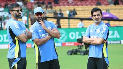 टीम इंडिया से निकाले जाने के बाद अभिषेक नायर बने मुंबई के मेंटॉर, IPL 2025 के बीच पूर्व कोच को लेकर आई एक और बड़ी खबर SportsTak Hindi