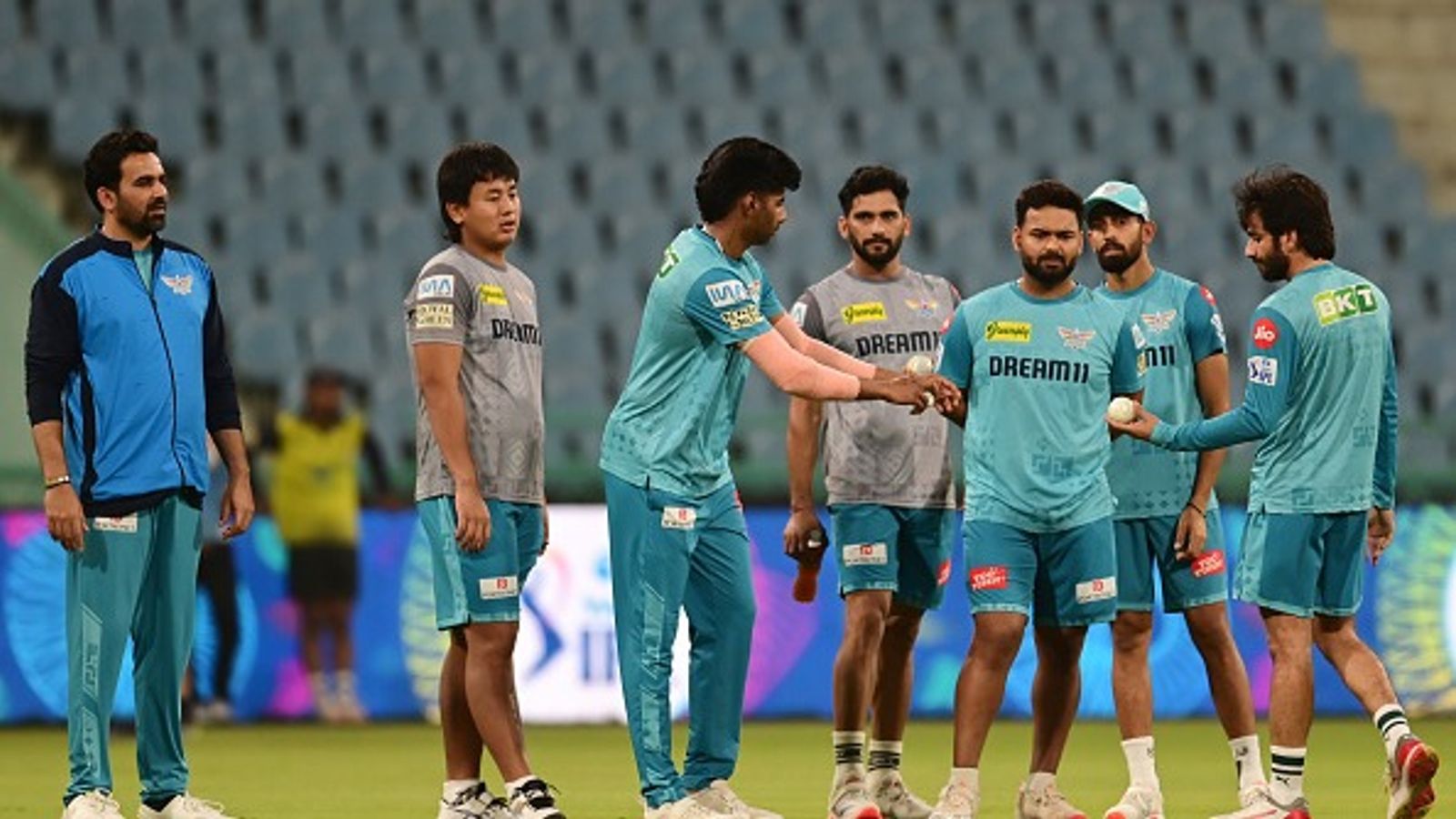 लखनऊ सुपर जायंट्स ने इस खतरनाक खिलाड़ी की वापसी का दिया संकेत, मैच से पहले मुंबई इंडियंस को दी चेतावनी लखनऊ सुपर जायंट्स ने इस खतरनाक खिलाड़ी की वापसी का दिया संकेत, मैच से पहले मुंबई इंडियंस को दी चेतावनी