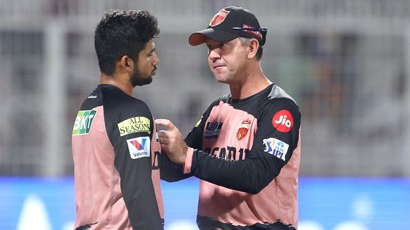 'रिकी पॉन्टिंग को भारतीय खिलाड़ियों पर भरोसा नहीं है', पंजाब किंग्स के हेड कोच पर बड़ा आरोप, KKR के चैंपियन ने की टीम के IPL 2025 नहीं जीतने की भविष्यवाणी SportsTak Hindi