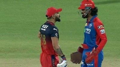 विराट कोहली केएल राहुल बीच मैच में भिड़े, दोनों में हुई तीखी बहस, कोई नहीं आया छुड़ाने, VIDEO Virat Kohli and KL Rahul