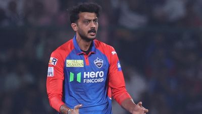 RCB के सामने मिचेल स्टार्क को 19वां ओवर नहीं देने से अक्षर पटेल पर भड़के अनिल कुंबले, कहा - उनका इंटेंट गलत था और... SportsTak Hindi