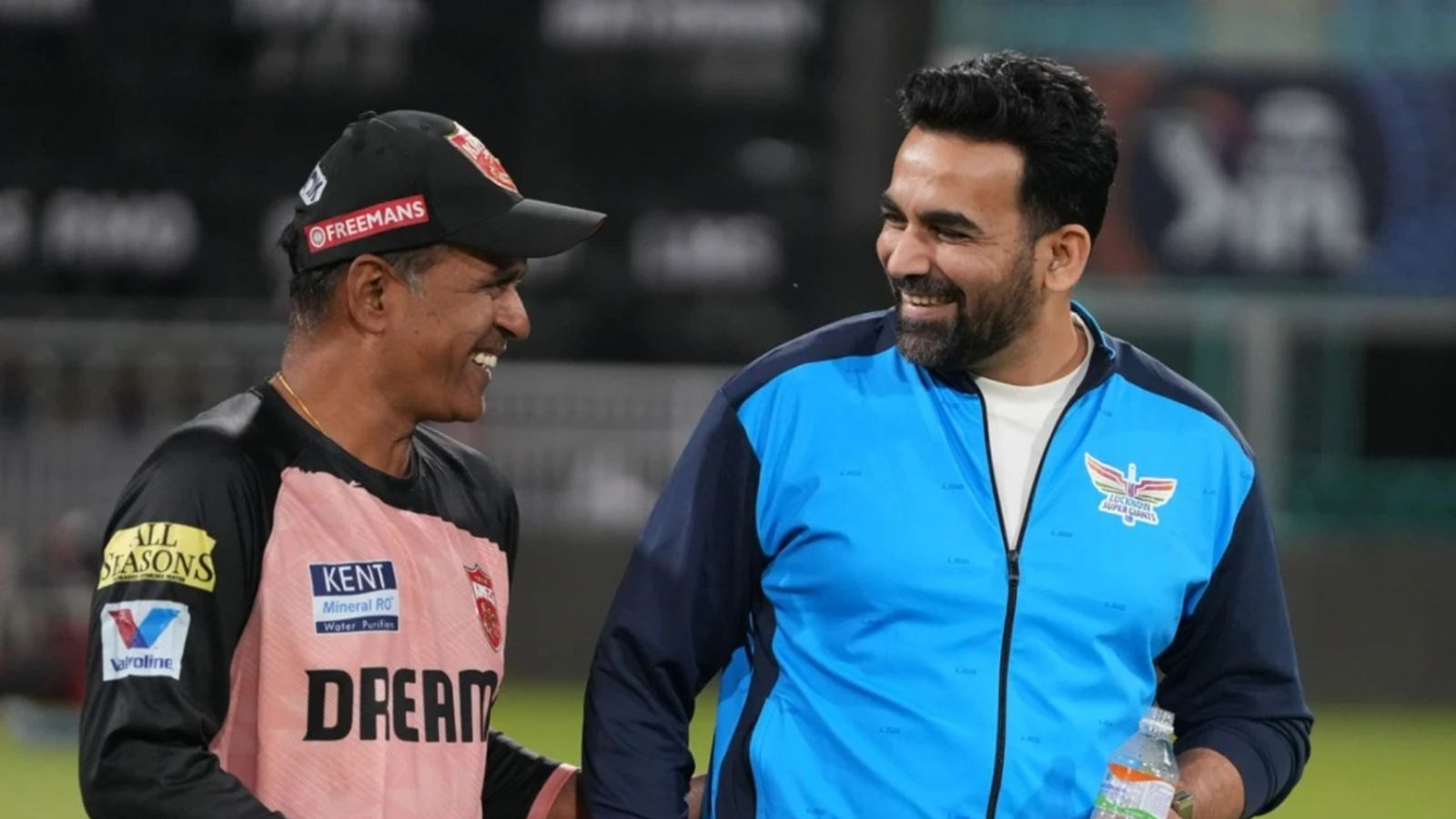 टीम इंडिया के इस दिग्गज ने स्पिन बॉलिंग कोच बनने के लिए ठोका दावा, इन तीन सूरमाओं से मिल रही चुनौती टीम इंडिया के इस दिग्गज ने स्पिन बॉलिंग कोच बनने के लिए ठोका दावा, इन तीन सूरमाओं से मिल रही चुनौती