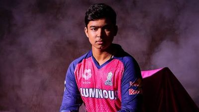 Record Alert! वैभव सूर्यवंशी ने 35 गेंद में शतक ठोककर लगाई रिकॉर्ड्स की छड़ी, IPL के बरसों पुराने कीर्तिमान पर फेरा पानी SportsTak Hindi