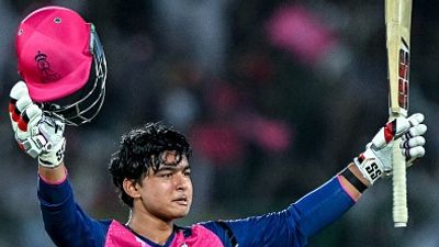 'मुझे किसी चीज और गेंदबाज का डर नहीं', वैभव सूर्यवंशी ने IPL में हाहाकारी शतक ठोकने बाद भरी हुंकार, कांप उठी टीमें SportsTak Hindi