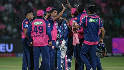 Sanju Samson Injury Update: वैभव सूर्यवंशी के शतक के बीच राजस्थान रॉयल्स के लिए बुरी खबर, मुंबई के खिलाफ मैच से बाहर रहेगा यह सुपरस्टार! Sandeep Sharma