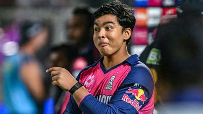 14 साल की उम्र में IPL शतक ठोकने वाले वैभव सूर्यवंशी ने किस क्लास तक की है पढ़ाई, कैसे मैनेज करते हैं स्कूल SportsTak Hindi