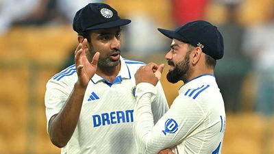 आर अश्विन ने बॉर्डर- गावस्कर ट्रॉफी के बीच क्यों किया था संन्यास का ऐलान, पूर्व क्रिकेटर ने बता दी पूरी सच्चाई SportsTak Hindi