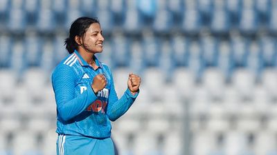 प्रतिका रावल की धमाकेदार बैटिंग और स्नेह राणा के पंजे से भारत ने साउथ अफ्रीका 15 रन से दी मात, ट्राई सीरीज में दर्ज की लगातार दूसरी जीत SportsTak Hindi