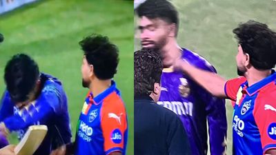 कुलदीप यादव ने रिंकू सिंह को मारे दो थप्पड़, KKR के हाथों दिल्ली कैपिटल्स की हार के बाद मैदान पर क्या हुआ , देखें Video SportsTak Hindi