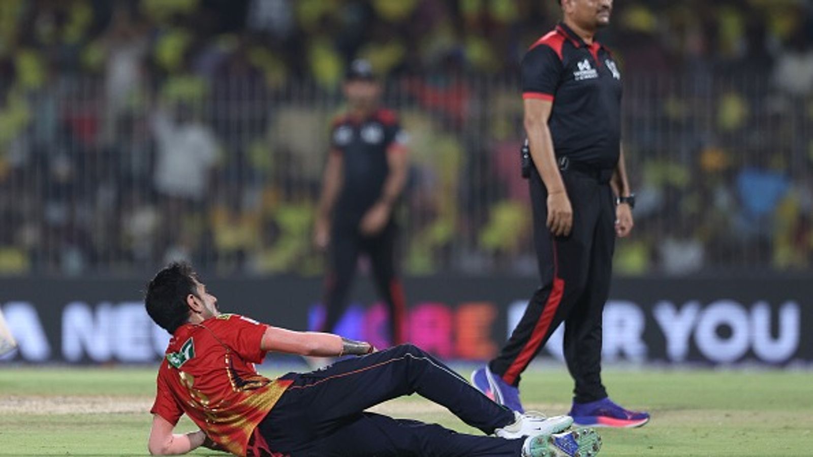 युजवेंद्र चहल के नाम हुई IPL 2025 की पहली हैट्रिक, धोनी के साथ एक ओवर में CSK के 4 बल्लेबाजों को भेजा पवेलियन युजवेंद्र चहल के नाम हुई IPL 2025 की पहली हैट्रिक, धोनी के साथ एक ओवर में CSK के 4 बल्लेबाजों को भेजा पवेलियन