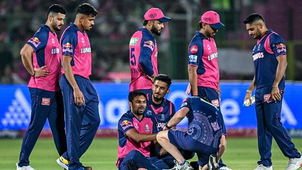 बड़ी खबर: राजस्थान रॉयल्स को लगा सबसे तगड़ा झटका, टीम का अनुभवी गेंदबाज IPL 2025 से बाहर, जानें किसने किया रिप्लेस SportsTak Hindi