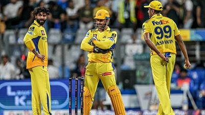 चेन्नई सुपर किंग्स ने क्या लड़ाई की वजह से आर अश्विन को बेंच पर बैठाया? दिग्गज गेंदबाज ने कहा- उनका किसी से झगड़ा... SportsTak Hindi