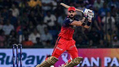 IPL के दौरान RCB के किस खिलाड़ी को अपना रूममेट नहीं चाहते विराट कोहली? नाम बताकर कहा - वो मुझे अकेला... SportsTak Hindi