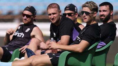 इंग्लैंड ने RCB में शामिल अपने खिलाड़ी को टेस्ट नहीं खेलने की दी छूट, इस वजह से IPL के लिए भारत में ही छोड़ा SportsTak Hindi