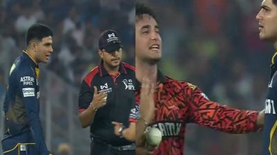 अंपायर से फिर भिड़े शुभमन गिल तो अभिषेक शर्मा का चढ़ा पारा, गुस्से में GT के कप्तान को शांत रहने के लिए कहा, देखें Video SportsTak Hindi