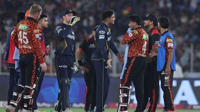 शुभमन गिल ने अंपायर के साथ हुई बहस पर तोड़ी चुप्पी, बोले- कभी-कभार ऐसा करना पड़ता है SportsTak Hindi