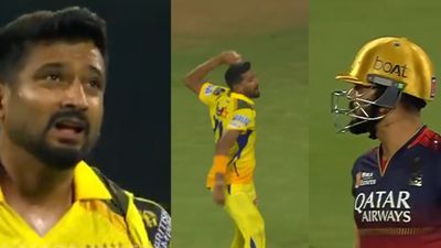 विराट कोहली का कैच लेकर खलील ने मैदान में पटकी गेंद तो रोमारियो शेफर्ड ने लिया बदला, 6 गेंद में 33 रन कूट उनको कही का नहीं छोड़ा, VIDEO  Virat Kohli and Khaleel Ahmed