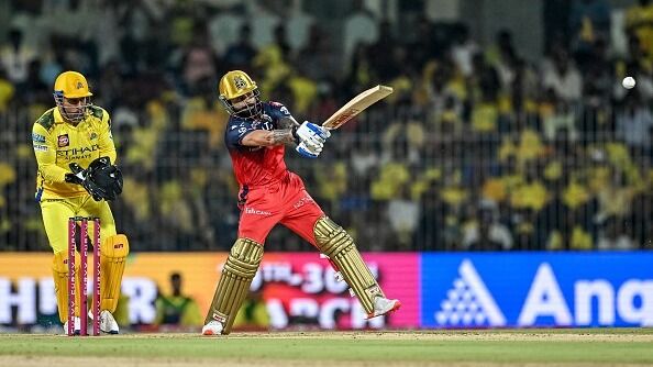 IPL 2025 Points Table Update : CSK को RCB ने दो रन रन से हराकर प्लेऑफ की तरफ बढ़ाया कदम और मुंबई से छीना ताज, जानें अंकतालिका का हाल 