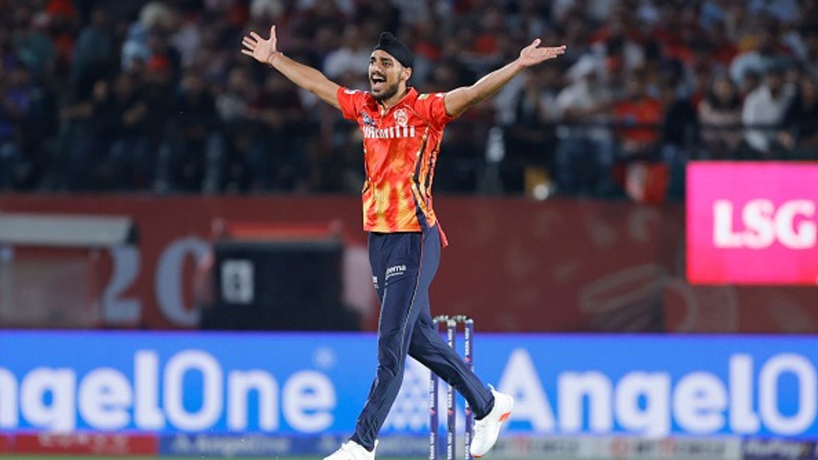 'मैं उसे देख रहा था और सिर्फ प्रार्थना कर रहा था', अर्शदीप सिंह ने बताया मैच का वो पल जिससे हलक में अटक गई थी जान 'मैं उसे देख रहा था और सिर्फ प्रार्थना कर रहा था', अर्शदीप सिंह ने बताया मैच का वो पल जिससे हलक में अटक गई थी जान