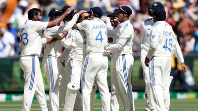 टीम इंडिया को इंग्लैंड दौरे से पहले टेस्ट रैंकिंग में लगा जोर का झटका, ऑस्ट्रेलिया ही नहीं इन टीमों ने भी पछाड़ा Indian players celebrate