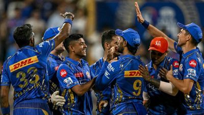 MI vs GT IPL 2025 Highlights: बारिश वाले मैच में गुजरात ने वानखेड़े के मैदान पर गाड़ा झंडा, 6 गेंदों पर 15 रन बना गिल एंड कंपनी ने मुंबई को दी 3 विकेट से पटखनी SportsTak Hindi