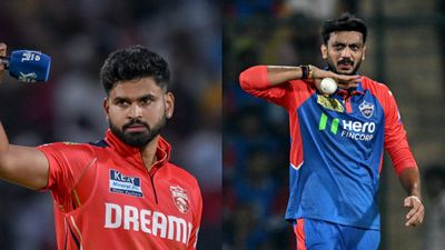 PBKS vs DC: श्रेयस अय्यर ने टॉस जीतकर चुनी बल्लेबाजी, दिल्ली की टीम में एक अहम बदलाव, यहां जानें प्लेइंग 11 SportsTak Hindi