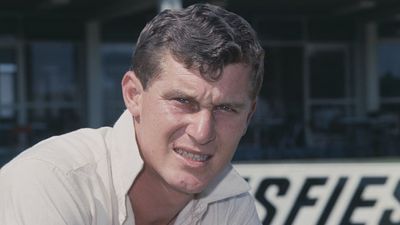 इंग्लैंड के खिलाफ तिहरा शतक ठोकने वाले ऑस्ट्रेलियाई बल्लेबाज का निधन, 12 घंटे बल्लेबाजी कर रचा था इतिहास SportsTak Hindi