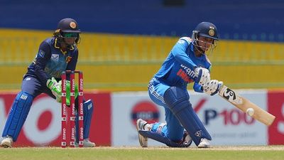 स्मृति मांधना ने ट्राई सीरीज के फाइनल में ठोका करियर का 11वां वनडे शतक, ऐसा करने वाली बनी दुनिया की तीसरी बल्लेबाज SportsTak Hindi