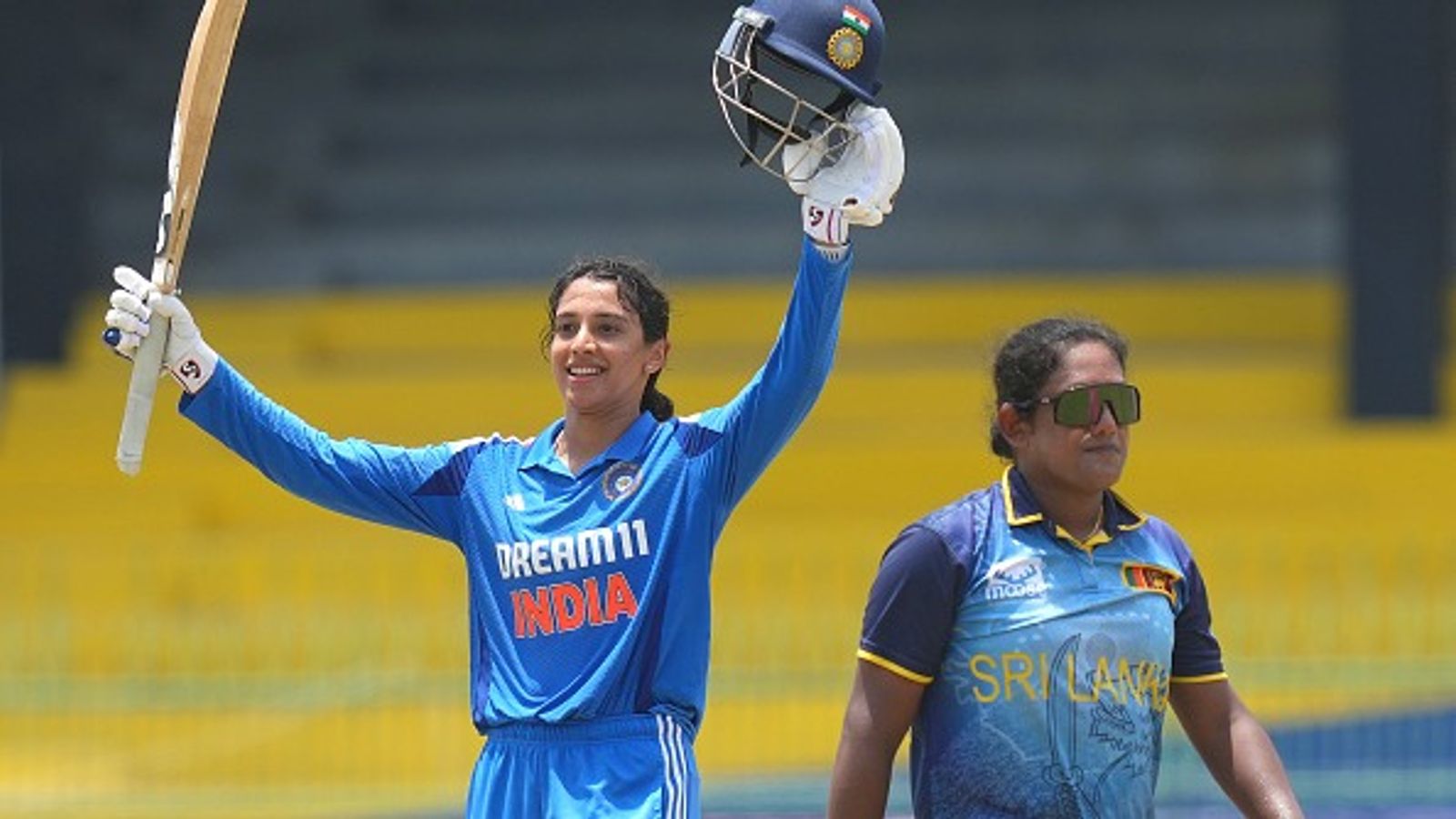 स्मृति मांधना दुनिया की नंबर एक बल्लेबाज बनने के करीब, ट्राई सीरीज के फाइनल में सेंचुरी के बाद रैंकिंग में लगाई छलांग स्मृति मांधना दुनिया की नंबर एक बल्लेबाज बनने के करीब, ट्राई सीरीज के फाइनल में सेंचुरी के बाद रैंकिंग में लगाई छलांग