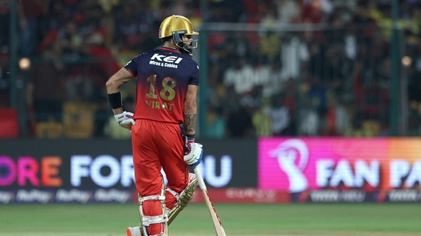 विराट कोहली के सम्मान में RCB के फैंस चिन्नास्वामी स्टेडियम को बनाएगा स्पेशल, हर तरफ नजर आएगी सफेद रंग की जर्सी, जानें क्या है पूरा प्लान विराट कोहली के सम्मान में RCB के फैंस चिन्नास्वामी स्टेडियम को बनाएगा स्पेशल, हर तरफ नजर आएगी सफेद रंग की जर्सी, जानें क्या है पूरा प्लान