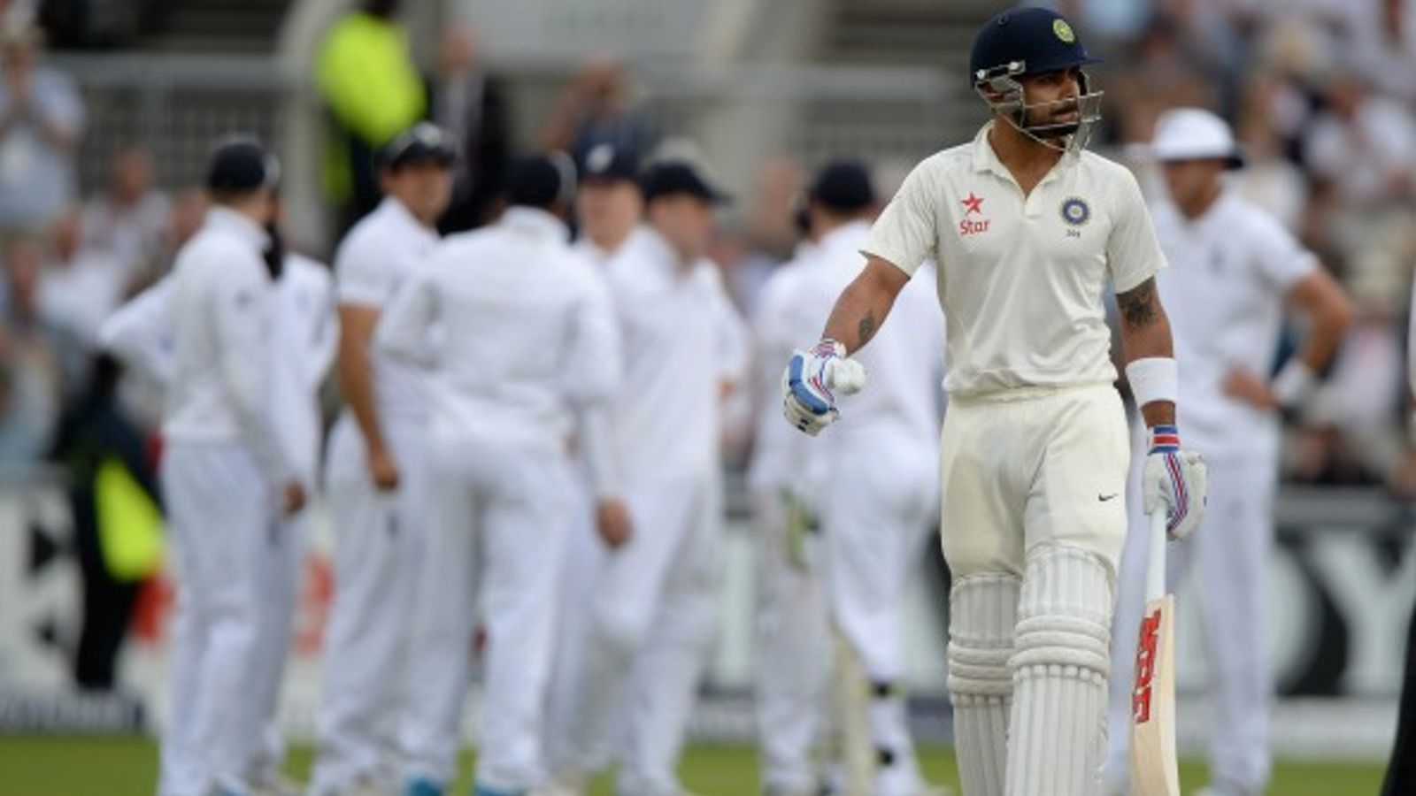 'विराट कोहली महान टेस्ट बल्लेबाजों में से एक हैं, मगर उनकी टीम में...', IND vs ENG टेस्ट सीरीज से पहले इंग्लैंड के दिग्गज खिलाड़ी का बड़ा बयान 'विराट कोहली महान टेस्ट बल्लेबाजों में से एक हैं, मगर उनकी टीम में...', IND vs ENG टेस्ट सीरीज से पहले इंग्लैंड के दिग्गज खिलाड़ी का बड़ा बयान