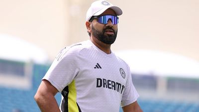 टेस्ट से संन्यास के बाद रोहित शर्मा की पहली नेट्स प्रैक्टिस, धुरंधर ने मैदान पर आते ही लगाया हवाई शॉट, Video SportsTak Hindi