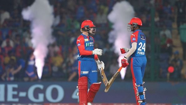 दिल्ली कैपिटल्स में बड़ा बदलाव, 9 करोड़ का विस्फोटक विदेशी खिलाड़ी घर से नहीं लौटा तो CSK के गेंदबाज को किया शामिल  