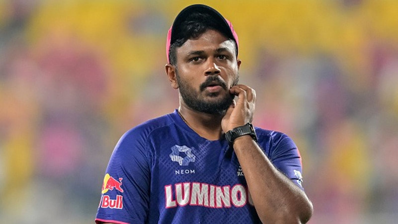 IPL 2025 सस्पेंड होने से संजू सैमसन को हुआ फायदा, अब लीग फिर शुरू होने से पहले राजस्थान रॉयल्स से जुड़े, Video IPL 2025 सस्पेंड होने से संजू सैमसन को हुआ फायदा, अब लीग फिर शुरू होने से पहले राजस्थान रॉयल्स से जुड़े, Video