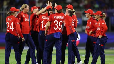 ENG vs WI: इंग्लैंड ने नंबर 1 वनडे-टी20 गेंदबाज को टीम से किया बाहर, भारतीय मूल की खिलाड़ी की 8 महीने बाद वापसी, देखिए स्क्वॉड और शेड्यूल SportsTak Hindi